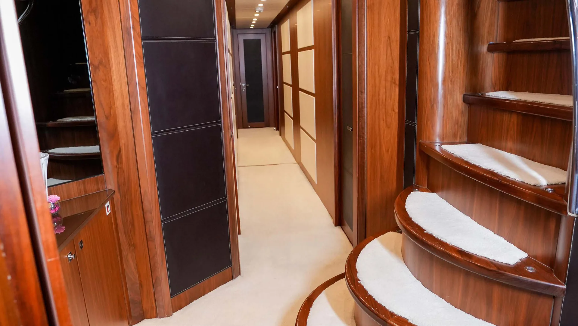 Lucien, photo 20 location yacht Cannes