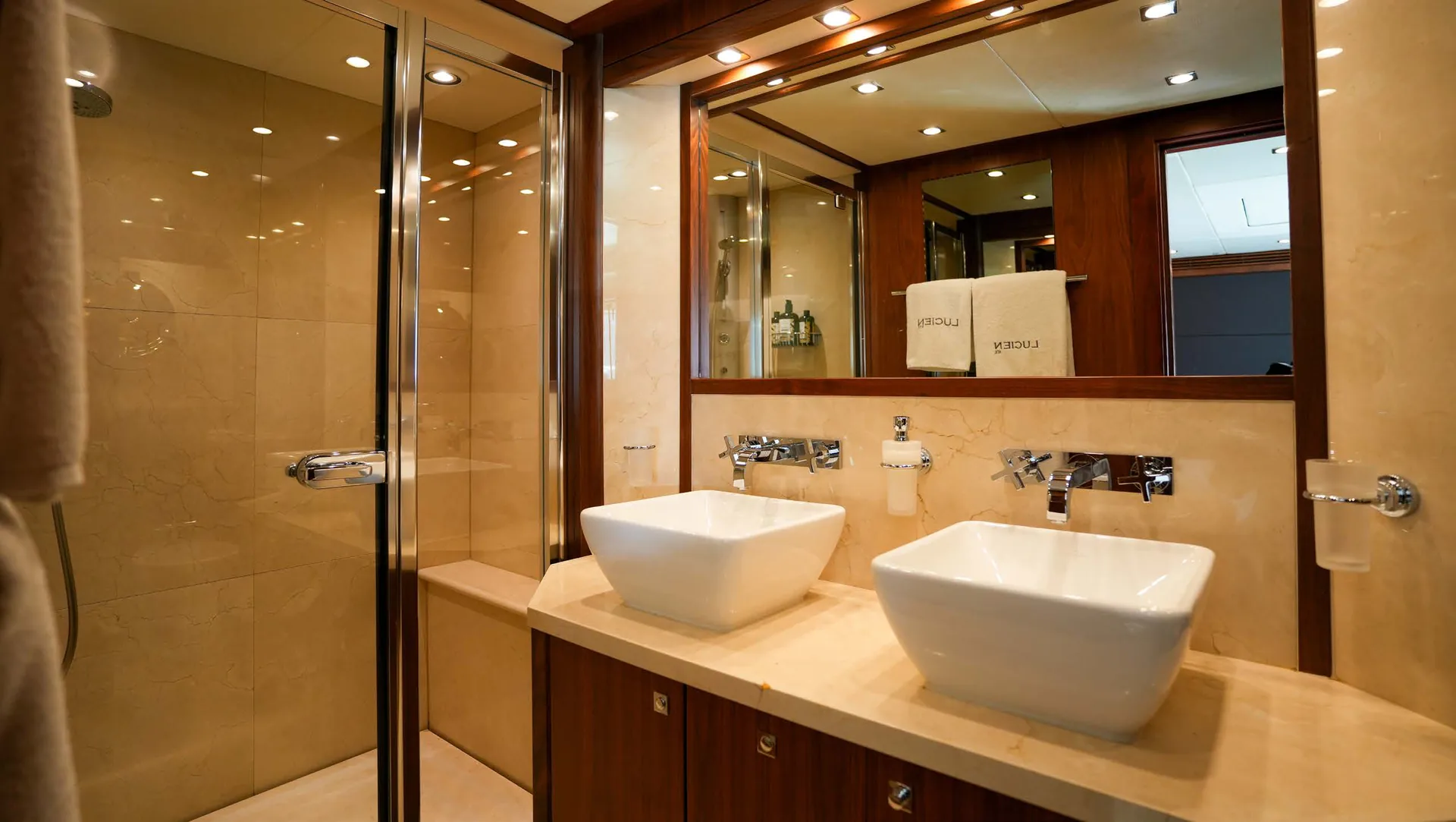 Lucien, photo 22 location yacht Cannes