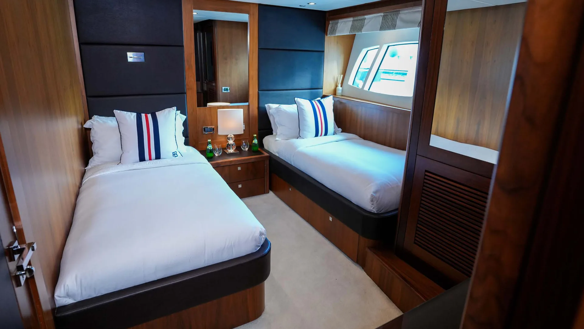 Lucien, photo 29 location yacht Cannes