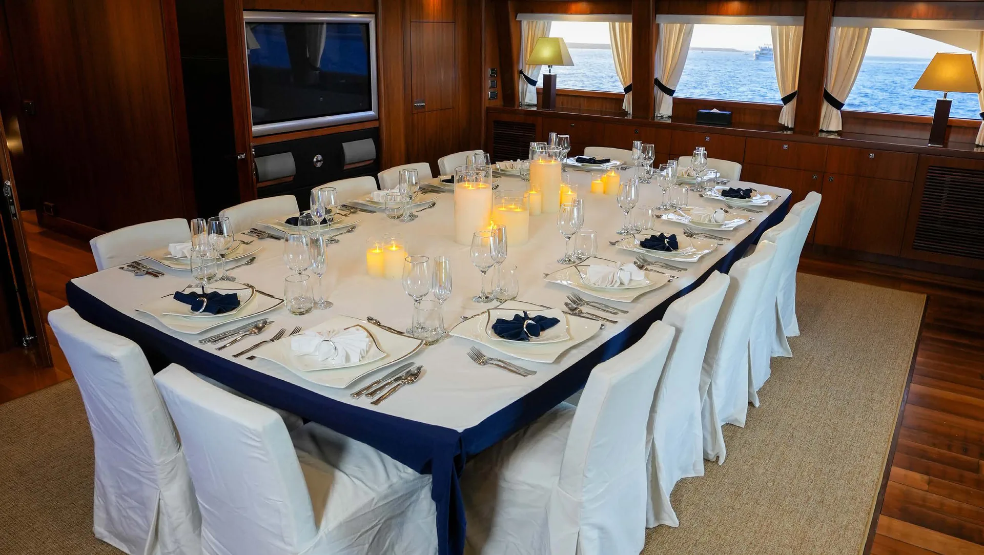 Lucien, photo 35 location yacht Cannes