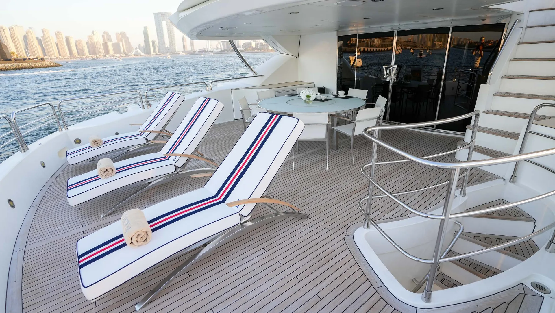 Lucien, photo 37 location yacht Cannes