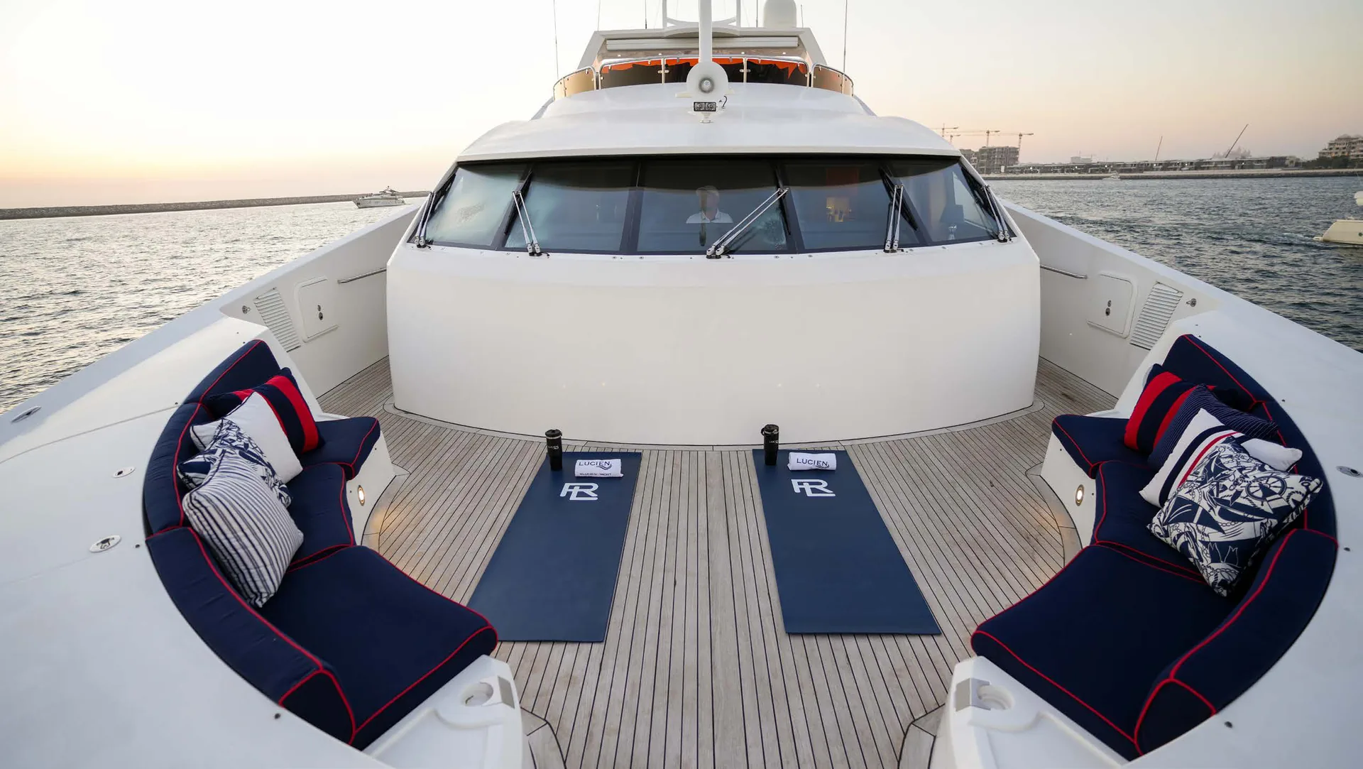 Lucien, photo 38 location yacht Cannes