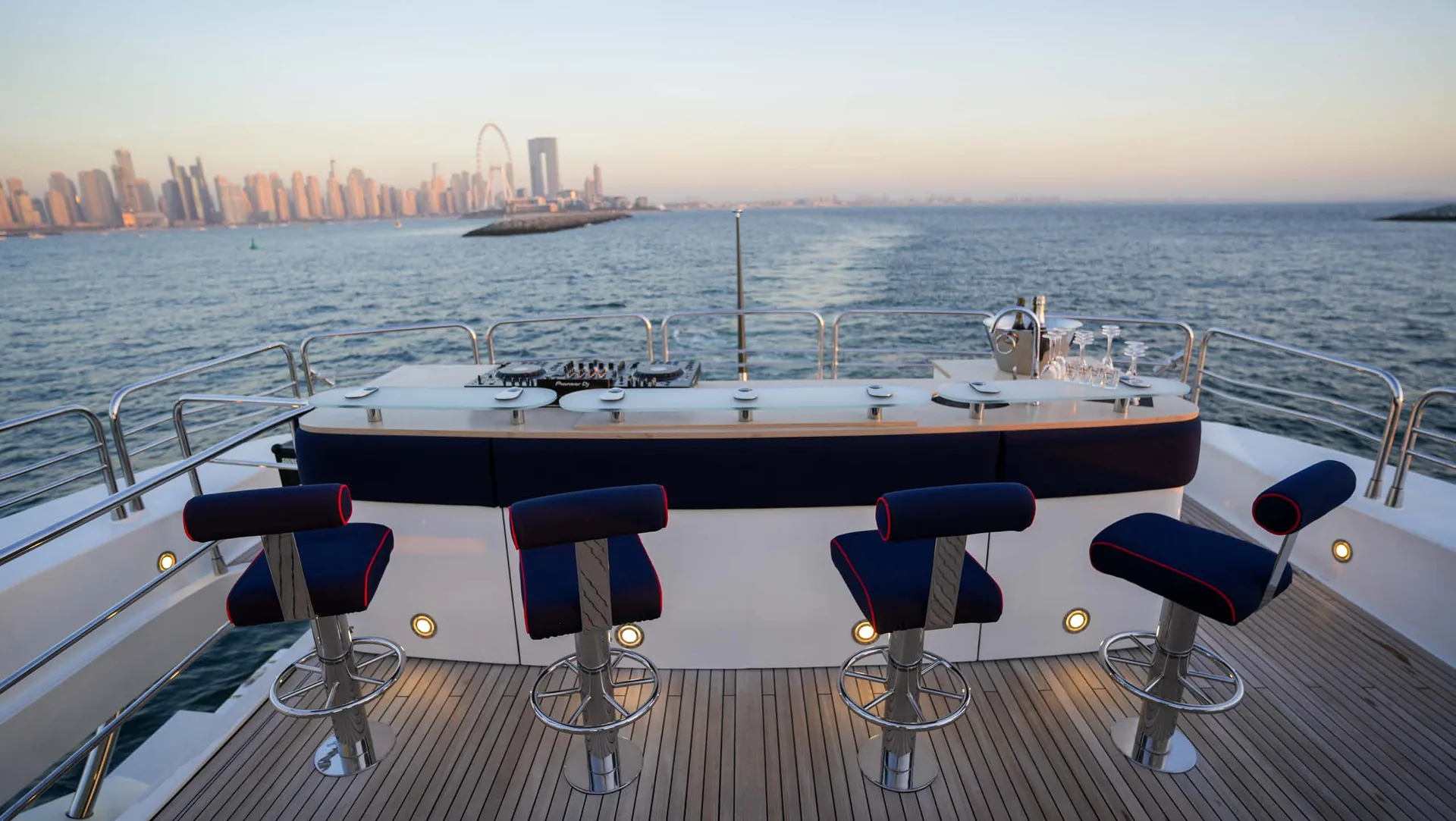 Lucien, photo 40 location yacht Cannes