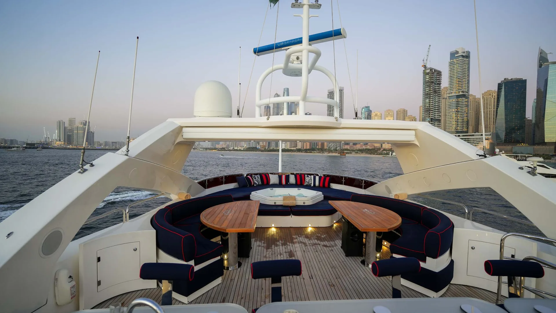 Lucien, photo 42 location yacht Cannes
