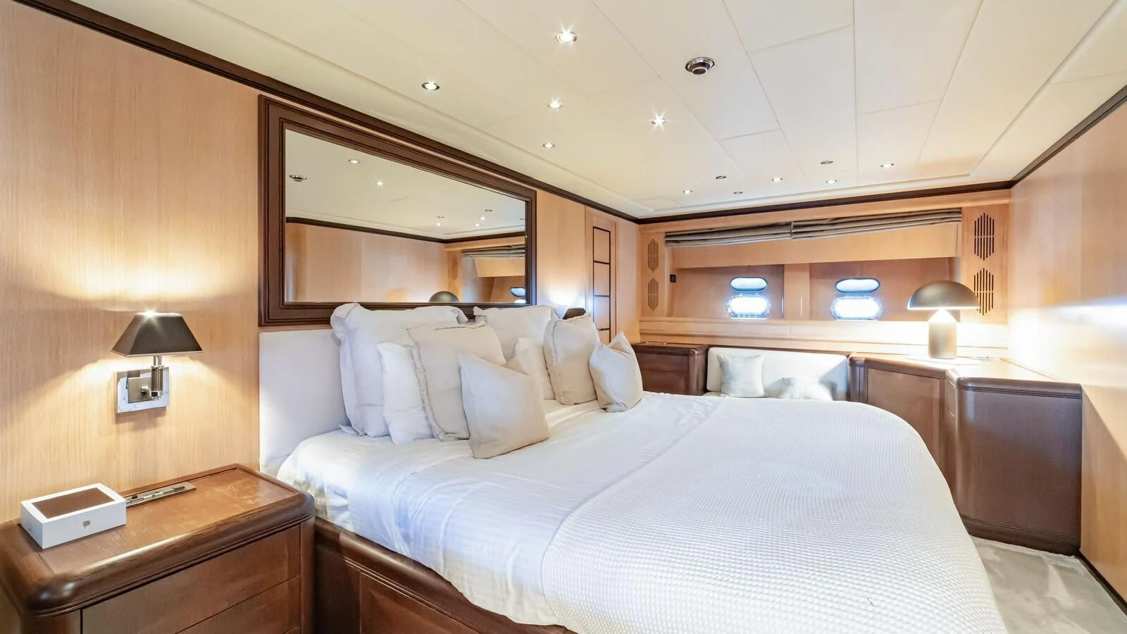 Mangusta 108, photo 17 location yacht Cannes