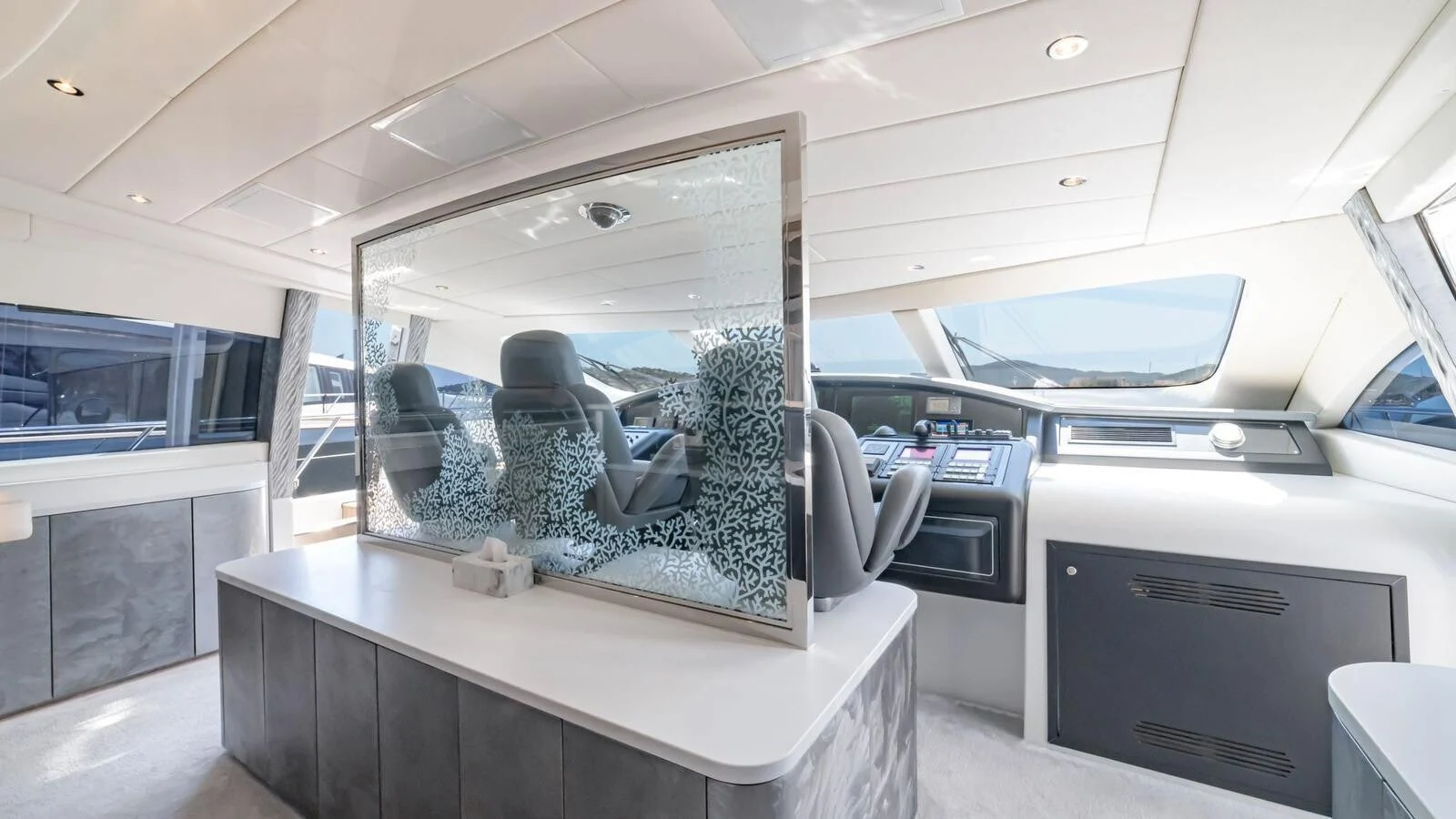Mangusta 108, photo 22 location yacht Cannes