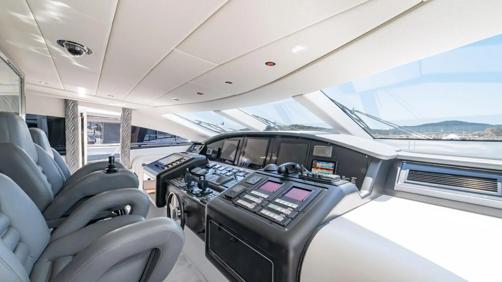 Mangusta 108, photo 23 location yacht Cannes