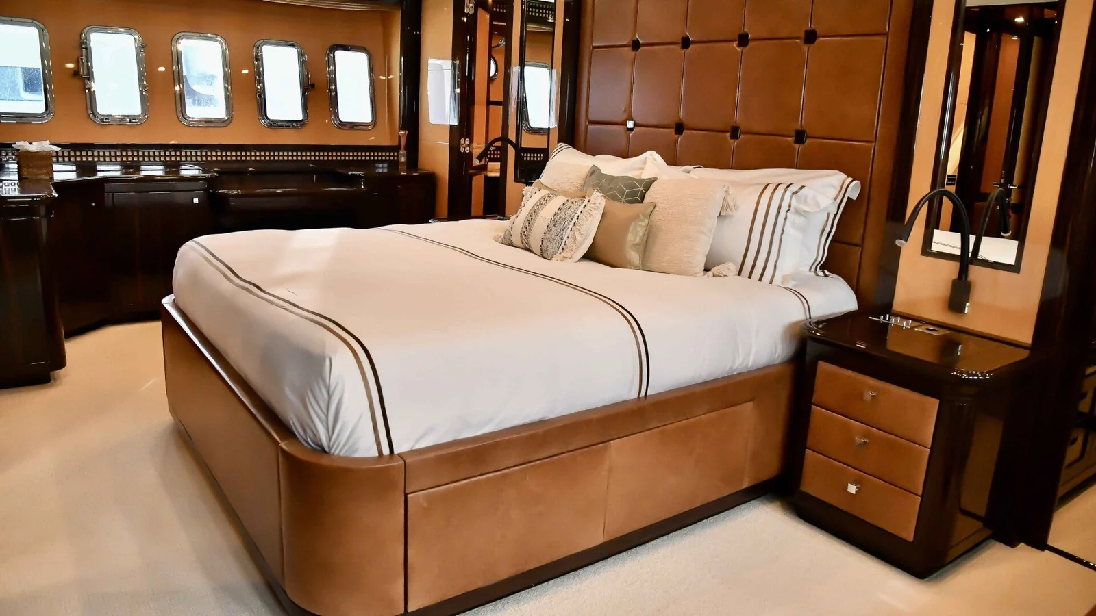 Mangusta 92, photo 17 location yacht Cannes