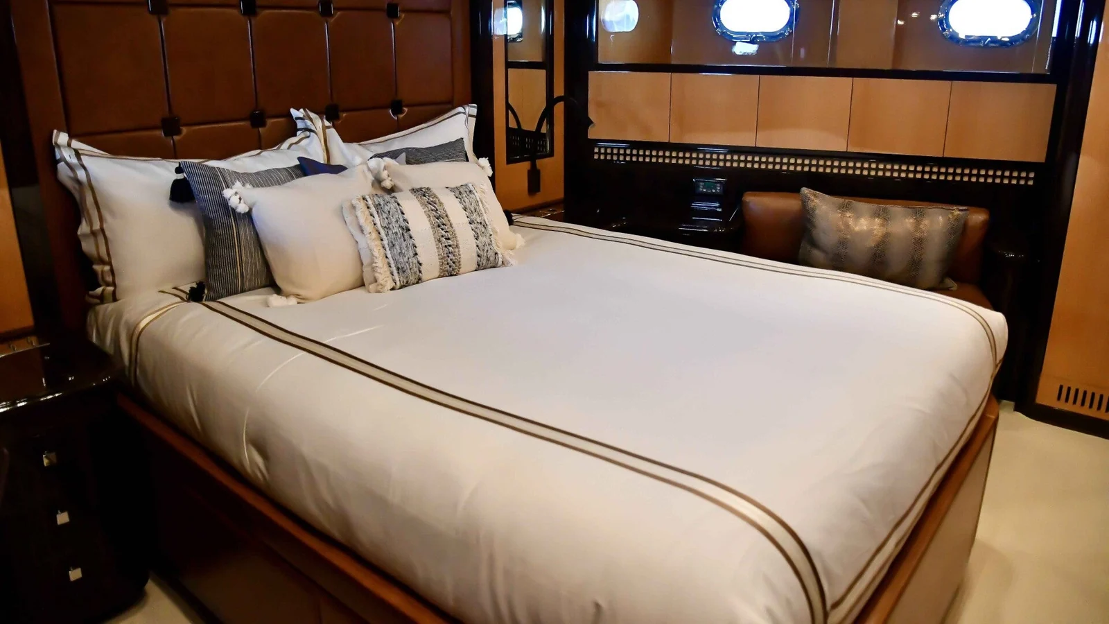 Mangusta 92, photo 18 location yacht Cannes