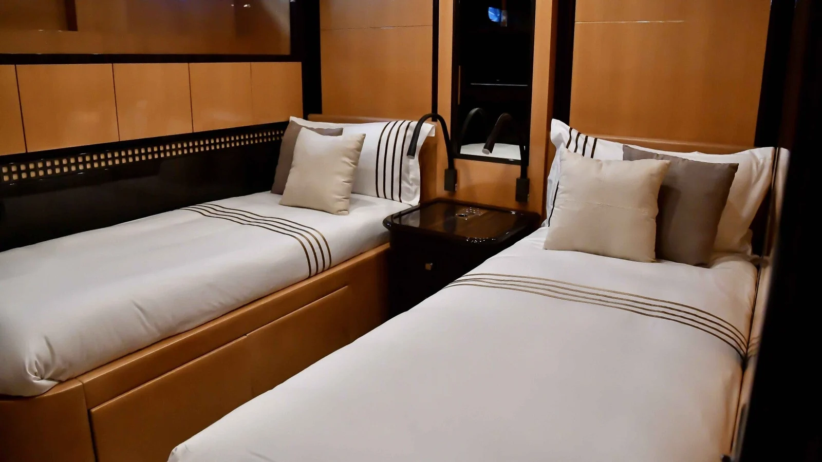 Mangusta 92, photo 19 location yacht Cannes