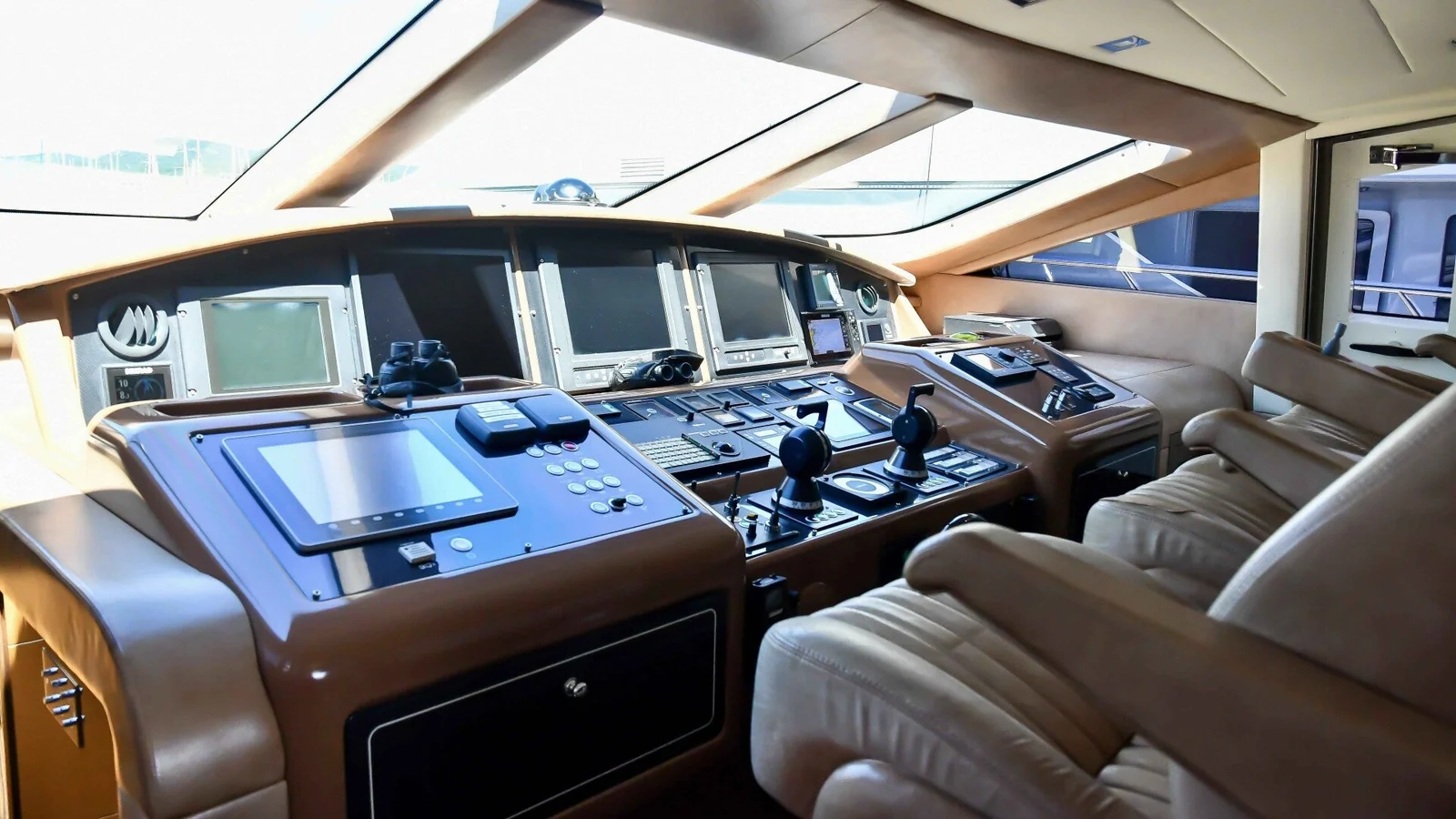 Mangusta 92, photo 21 location yacht Cannes
