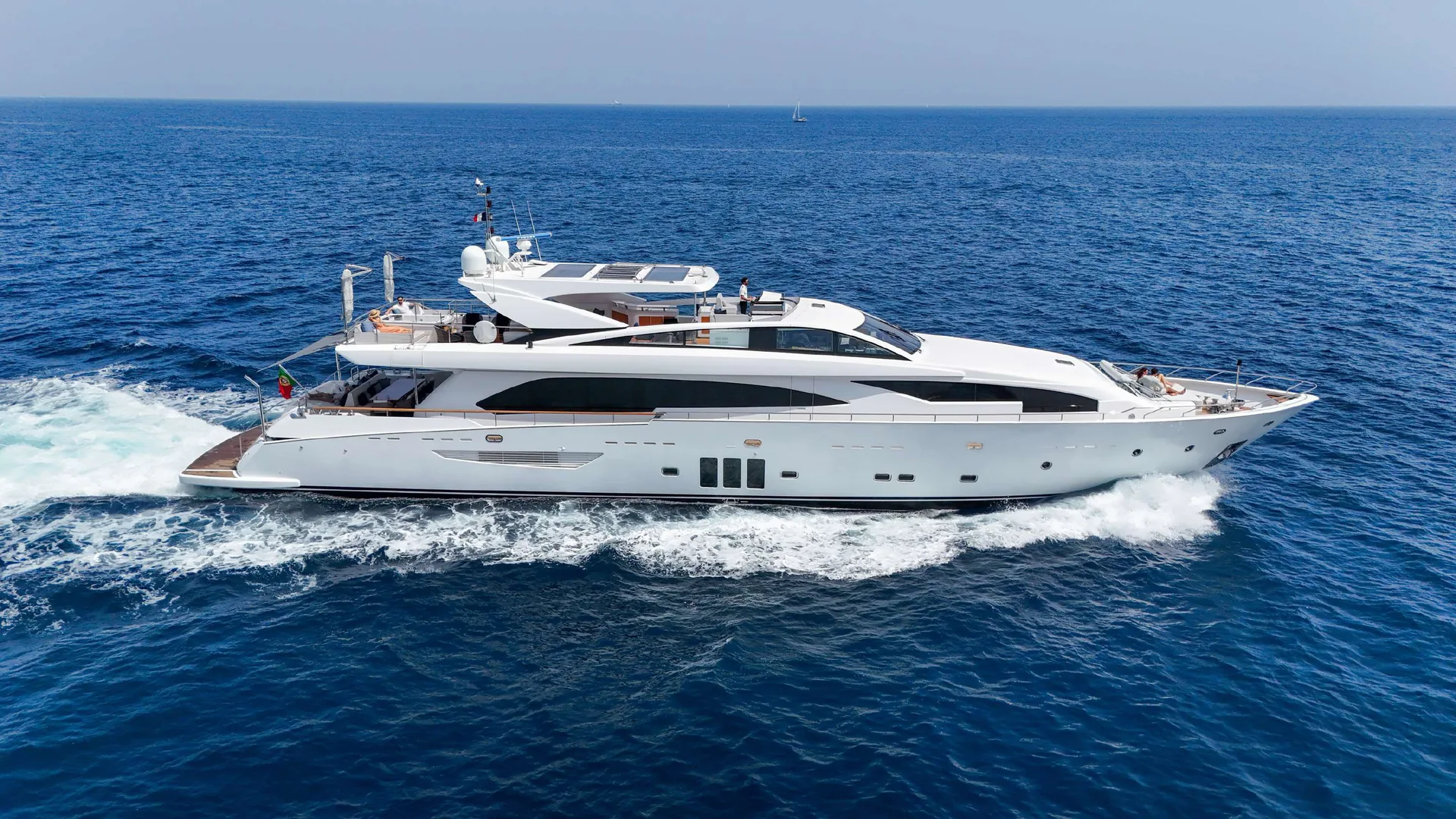 Millesime, photo 2 location yacht Cannes