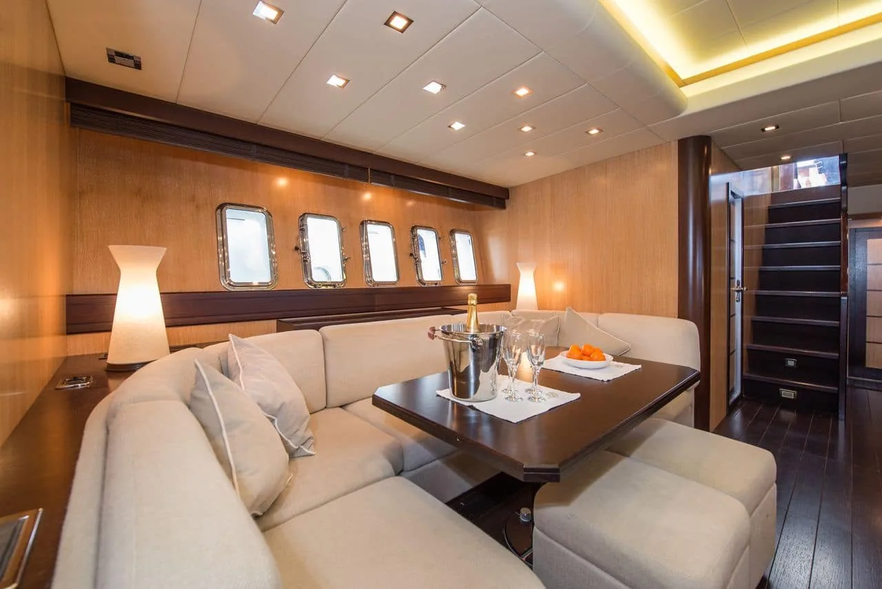 MR M - photo 12 location yacht Cannes