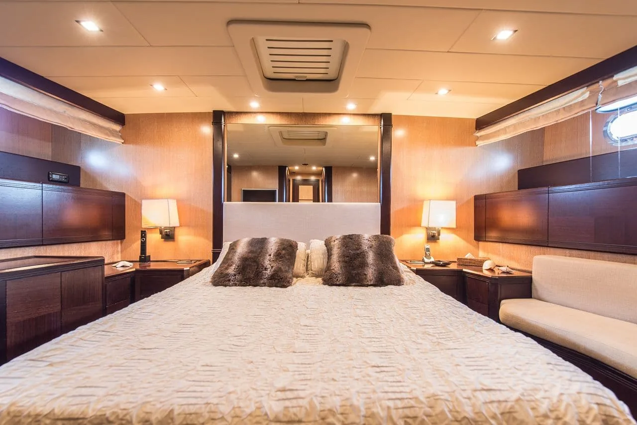 MR M - photo 14 location yacht Cannes