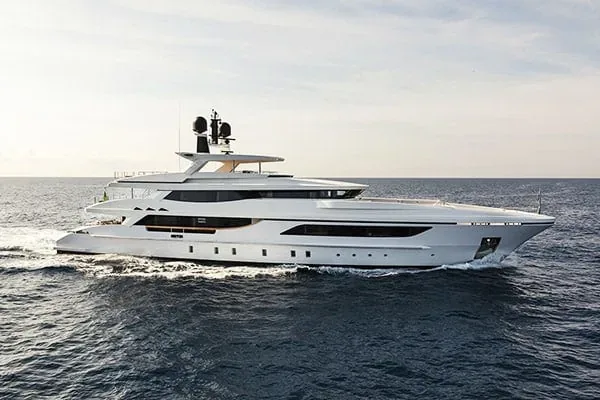 MR T - location yacht Cannes
