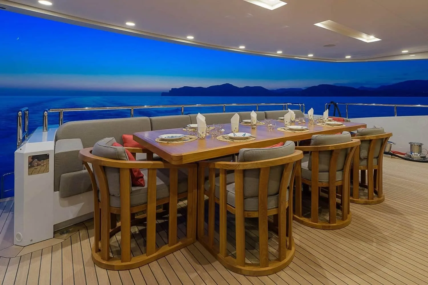 MR T - photo 14 location yacht Cannes
