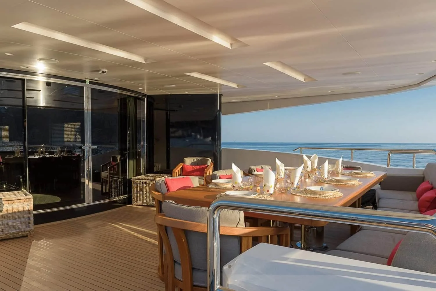 MR T - photo 15 location yacht Cannes