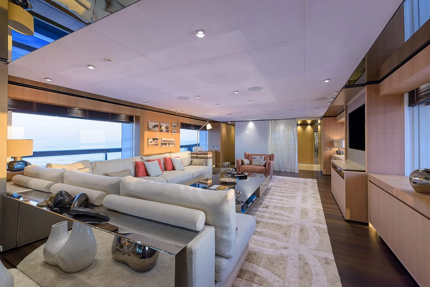 MR T - photo 16 location yacht Cannes