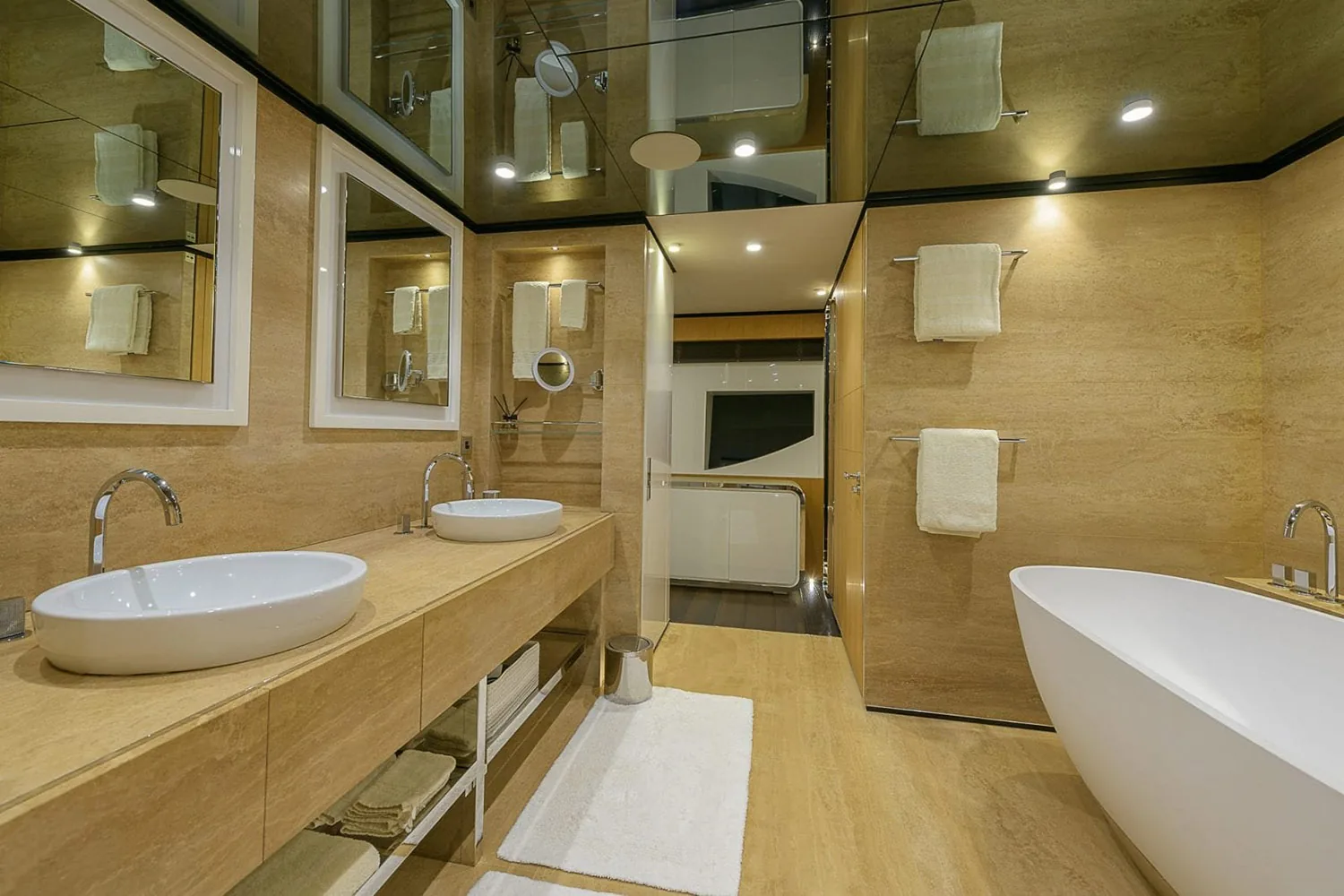 MR T - photo 22 location yacht Cannes