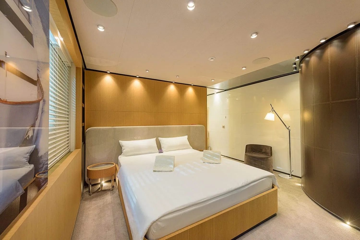 MR T - photo 24 location yacht Cannes