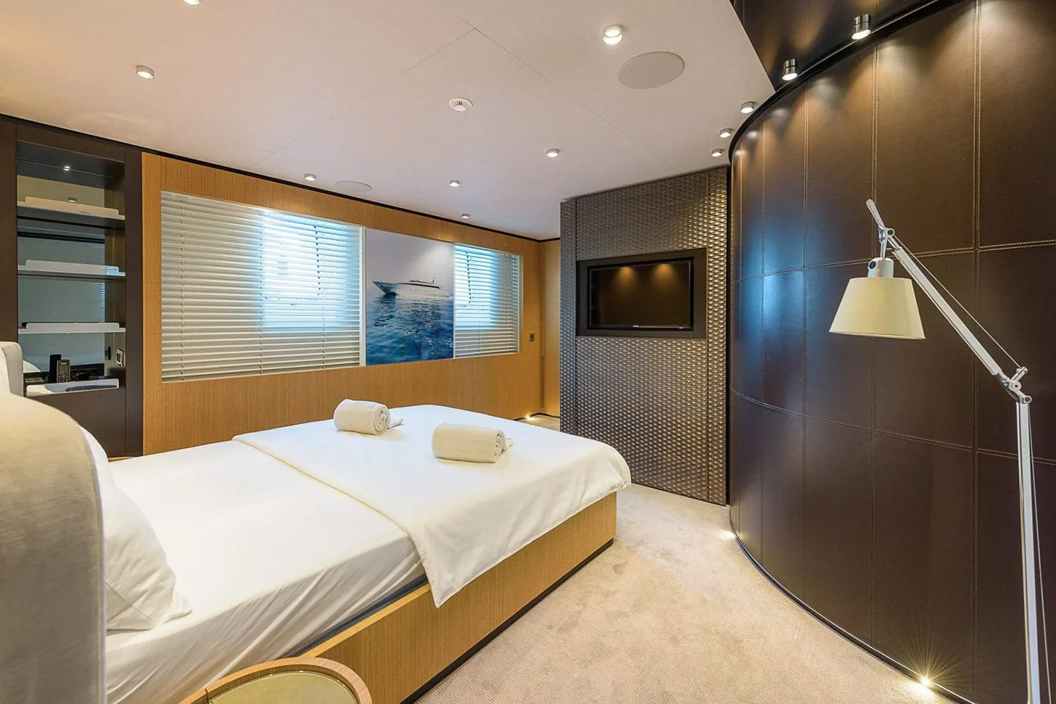 MR T - photo 27 location yacht Cannes