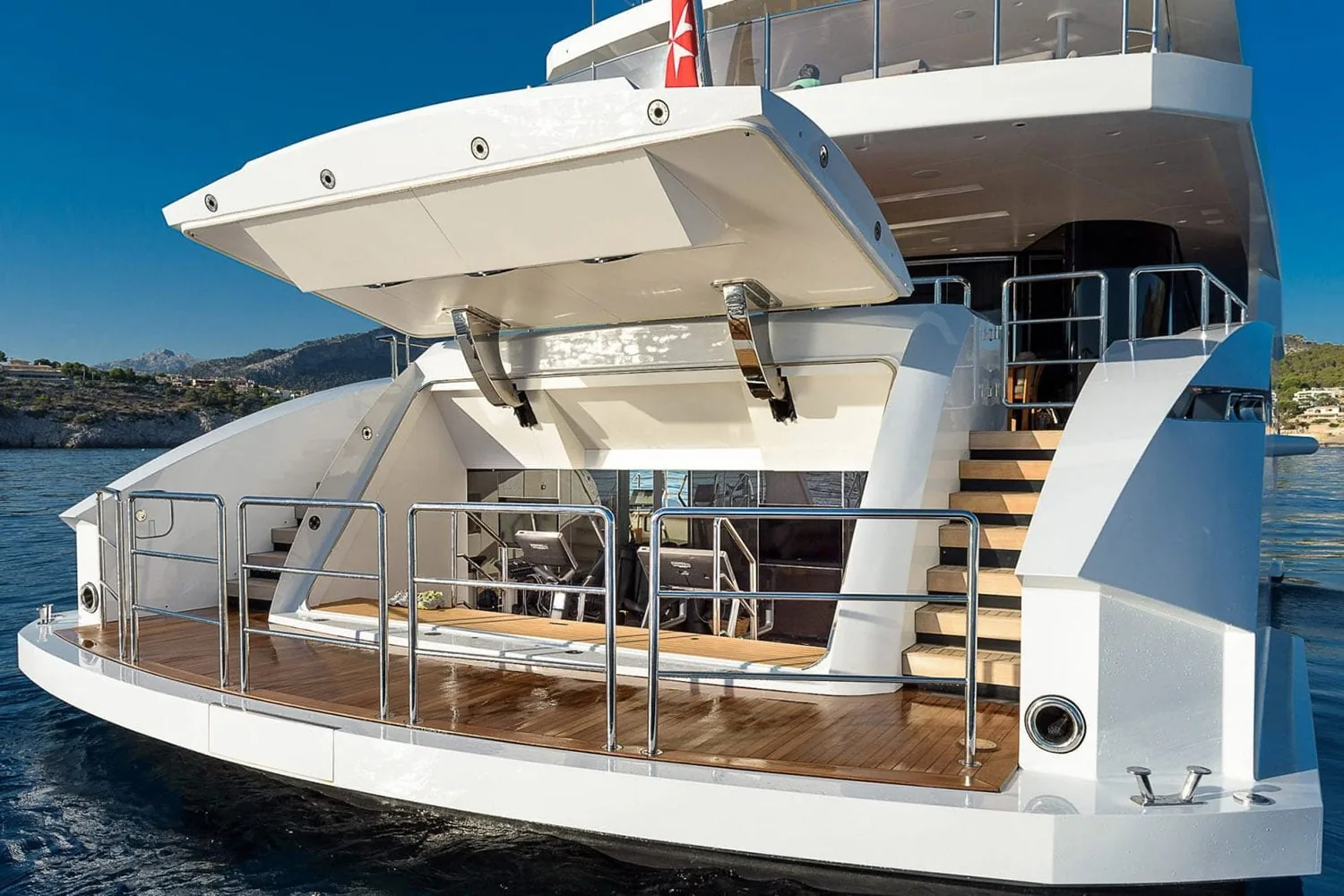 MR T - photo 32 location yacht Cannes