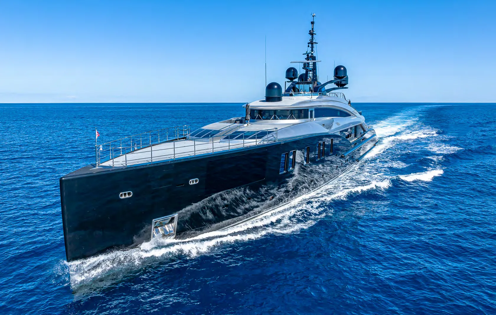 OKTO - location yacht Cannes