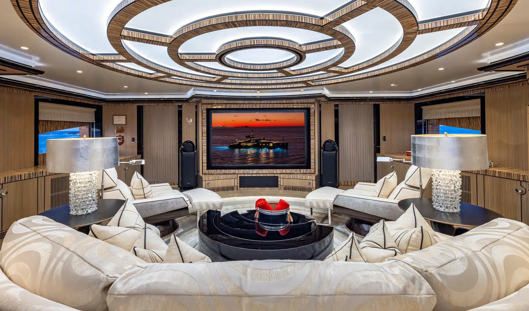 OKTO, photo 28 location yacht Cannes
