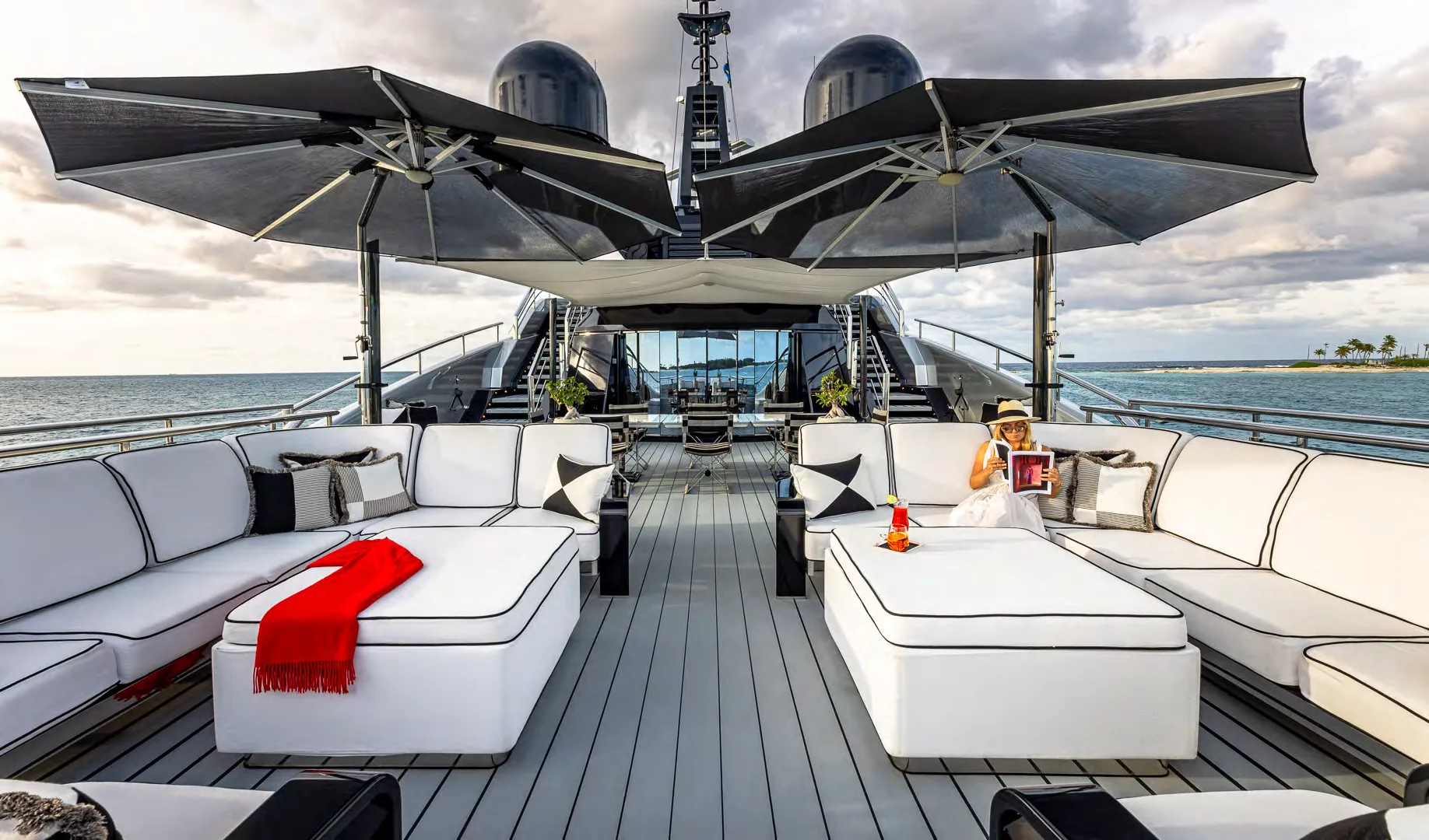 OKTO, photo 35 location yacht Cannes
