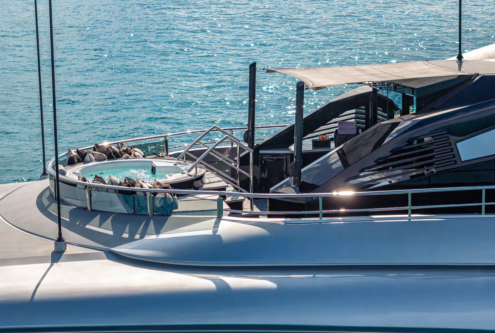 OKTO, photo 36 location yacht Cannes