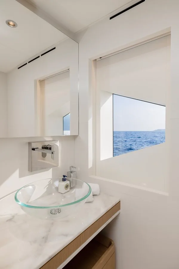 OLIVIA - photo 25 location yacht Cannes