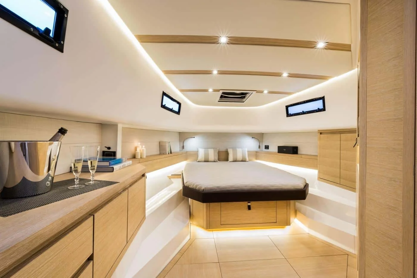 Pardo 43, photo 13 location yacht Cannes