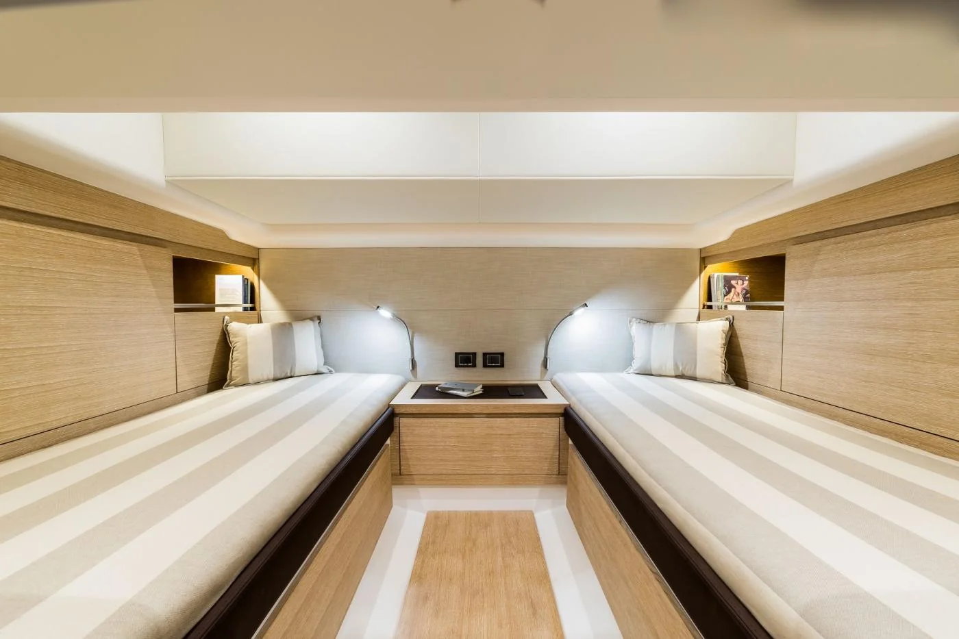 Pardo 43, photo 14 location yacht Cannes