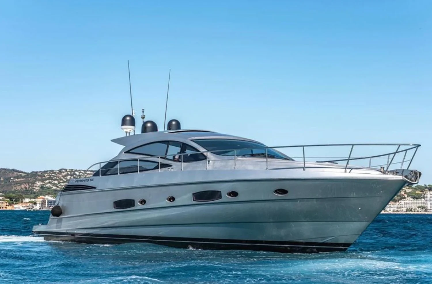Pershing 56, photo 1 location yacht Cannes