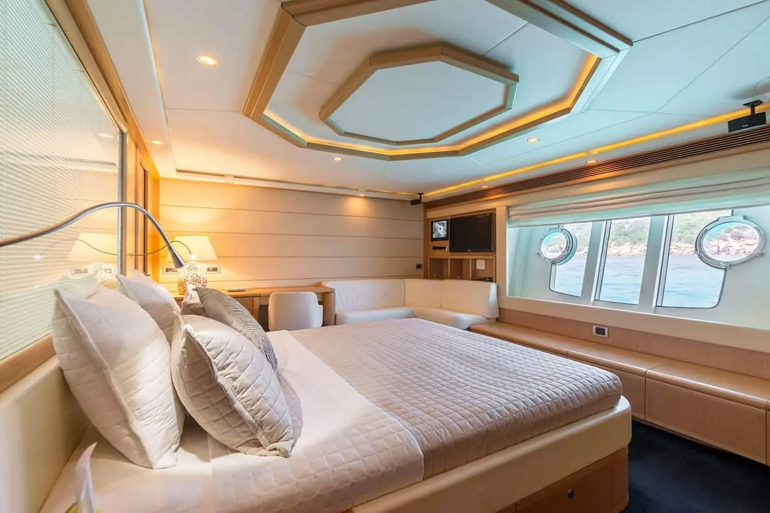 PORTHOS - photo 27 location yacht Cannes