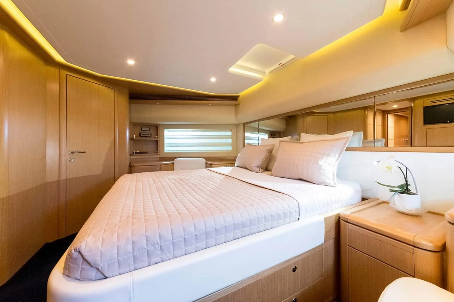 PORTHOS - photo 32 location yacht Cannes