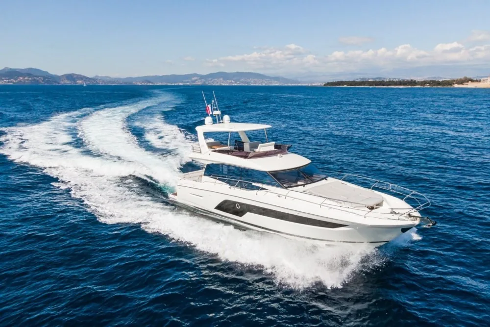Prestige 590 - location yacht Cannes