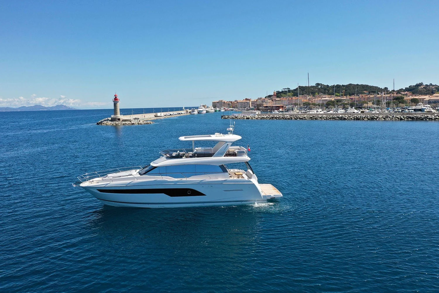 Prestige 630 Fly, photo 1 location yacht Cannes