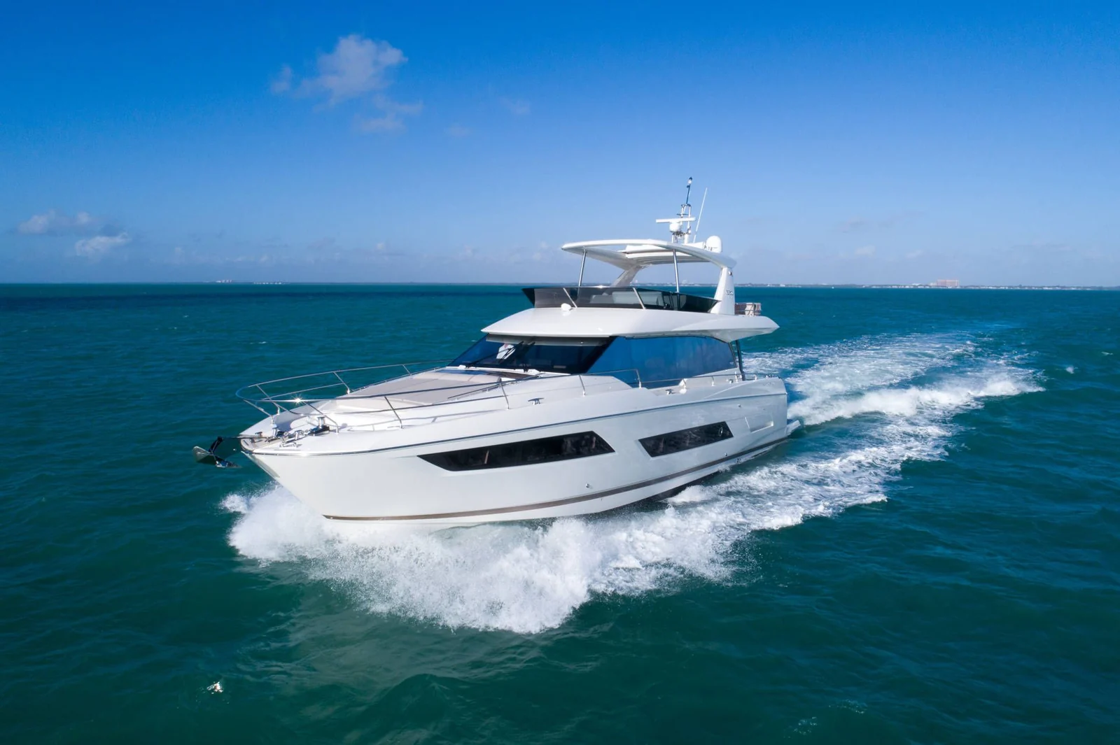Prestige 680, photo 10 location yacht Cannes