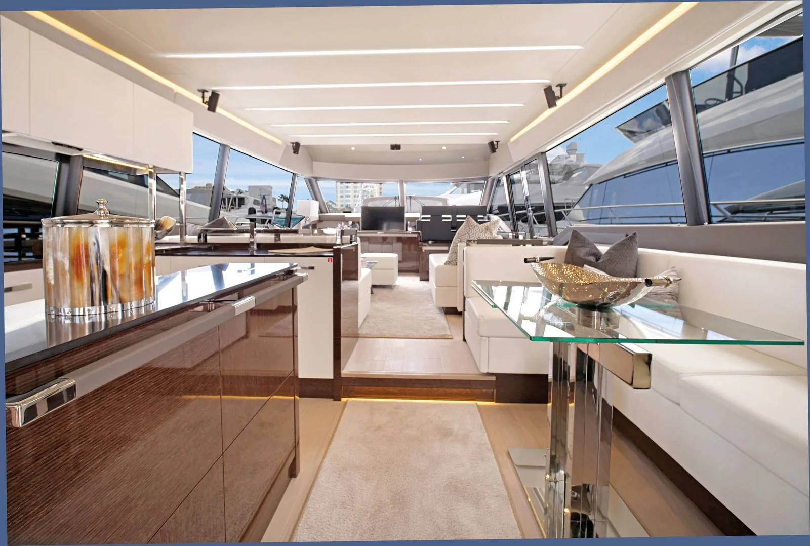 Prestige 680, photo 17 location yacht Cannes