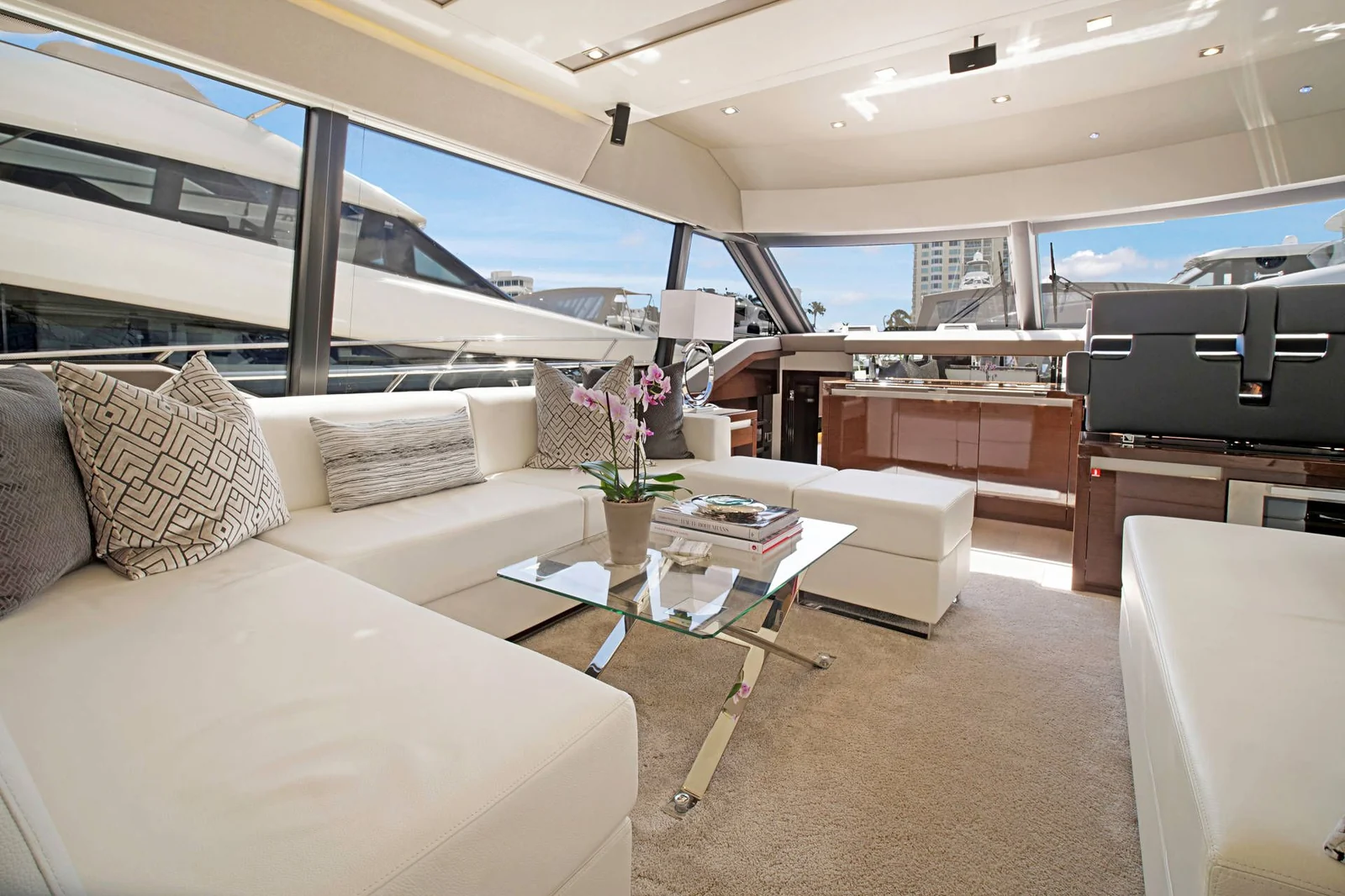 Prestige 680, photo 18 location yacht Cannes