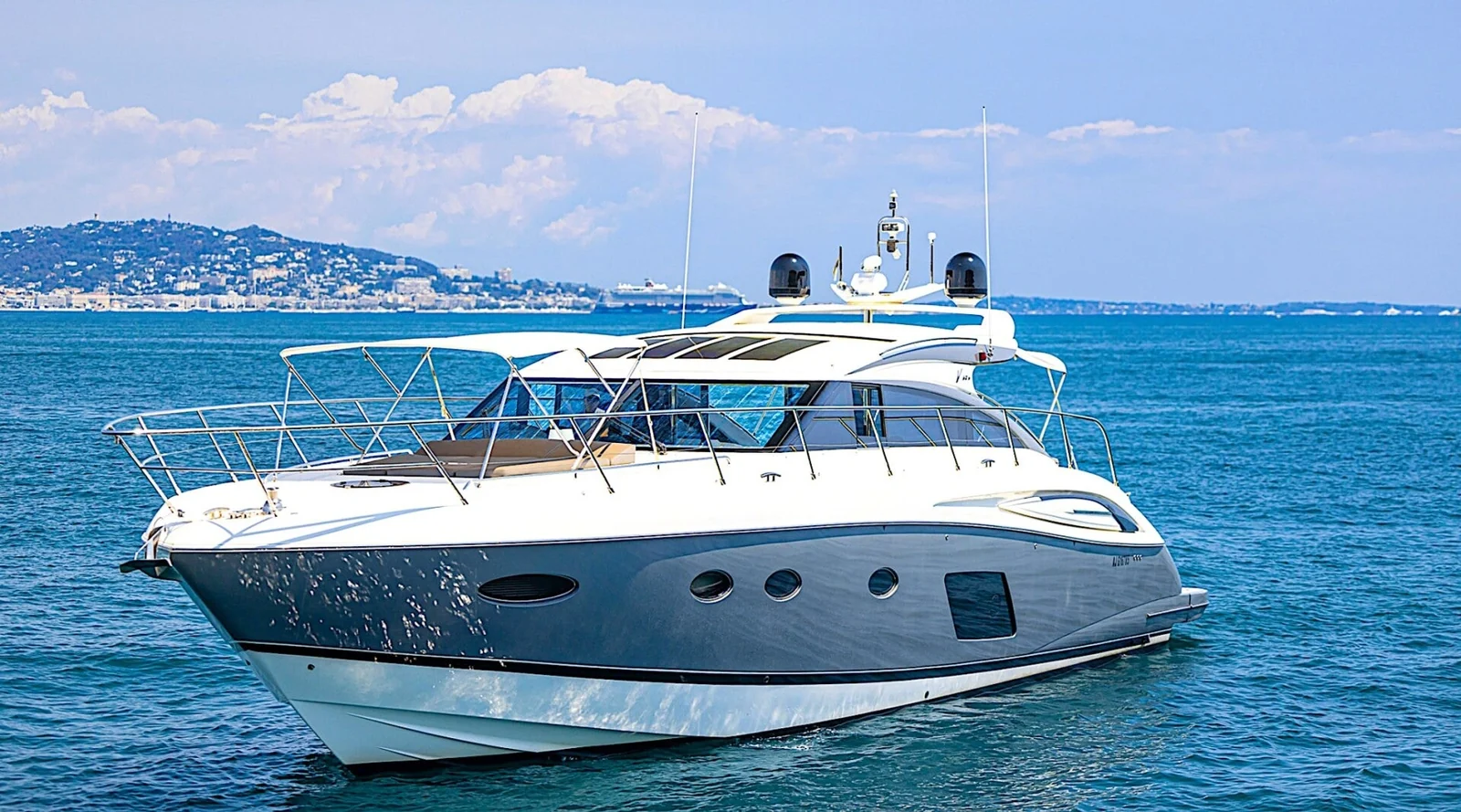 Princess V62 Sport, photo 2 location yacht Cannes