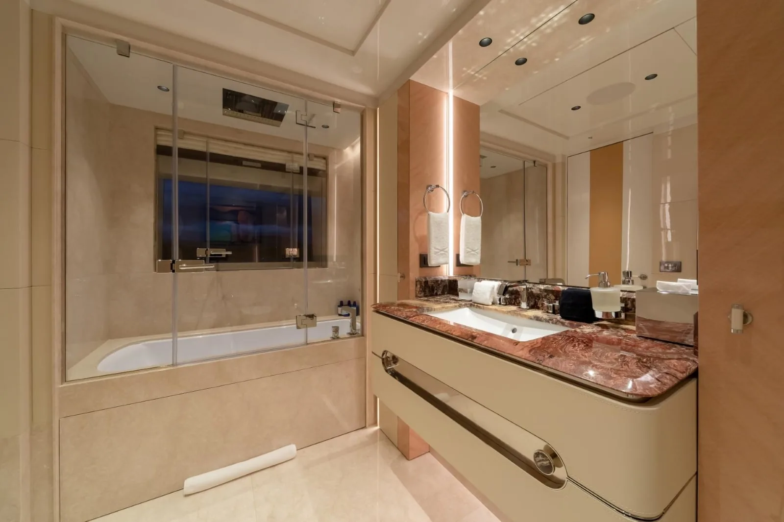 PROJECT X - photo 47 location yacht Cannes