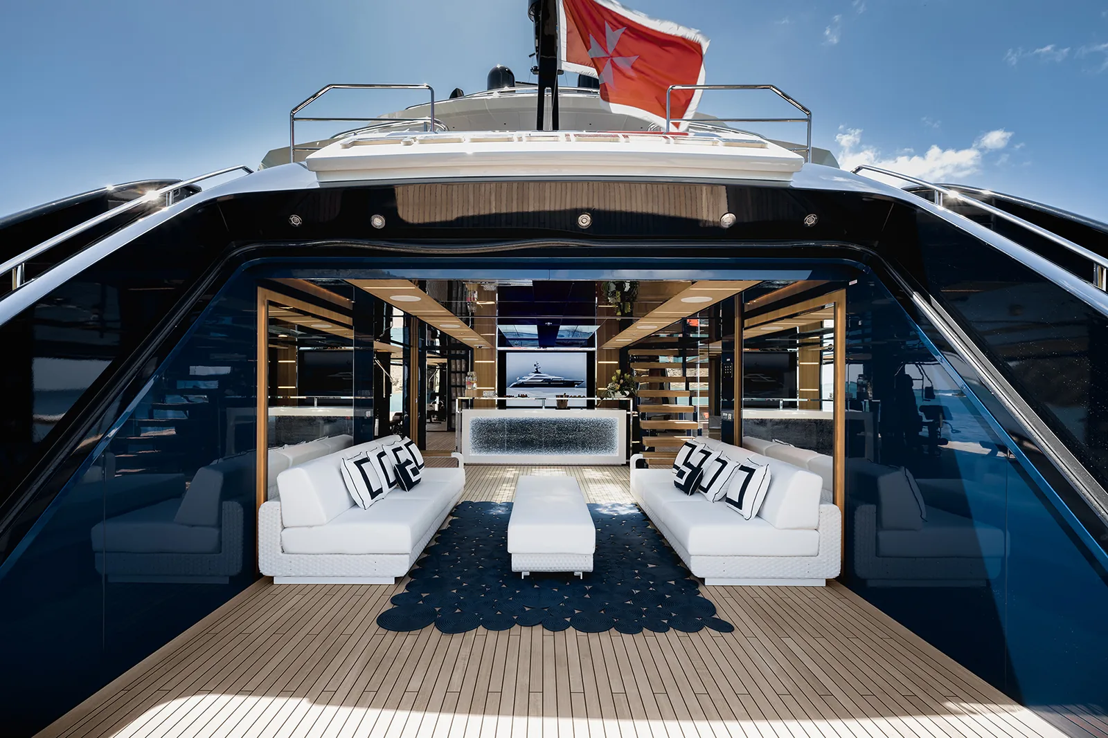 RESILIENCE - photo 12 location yacht Cannes