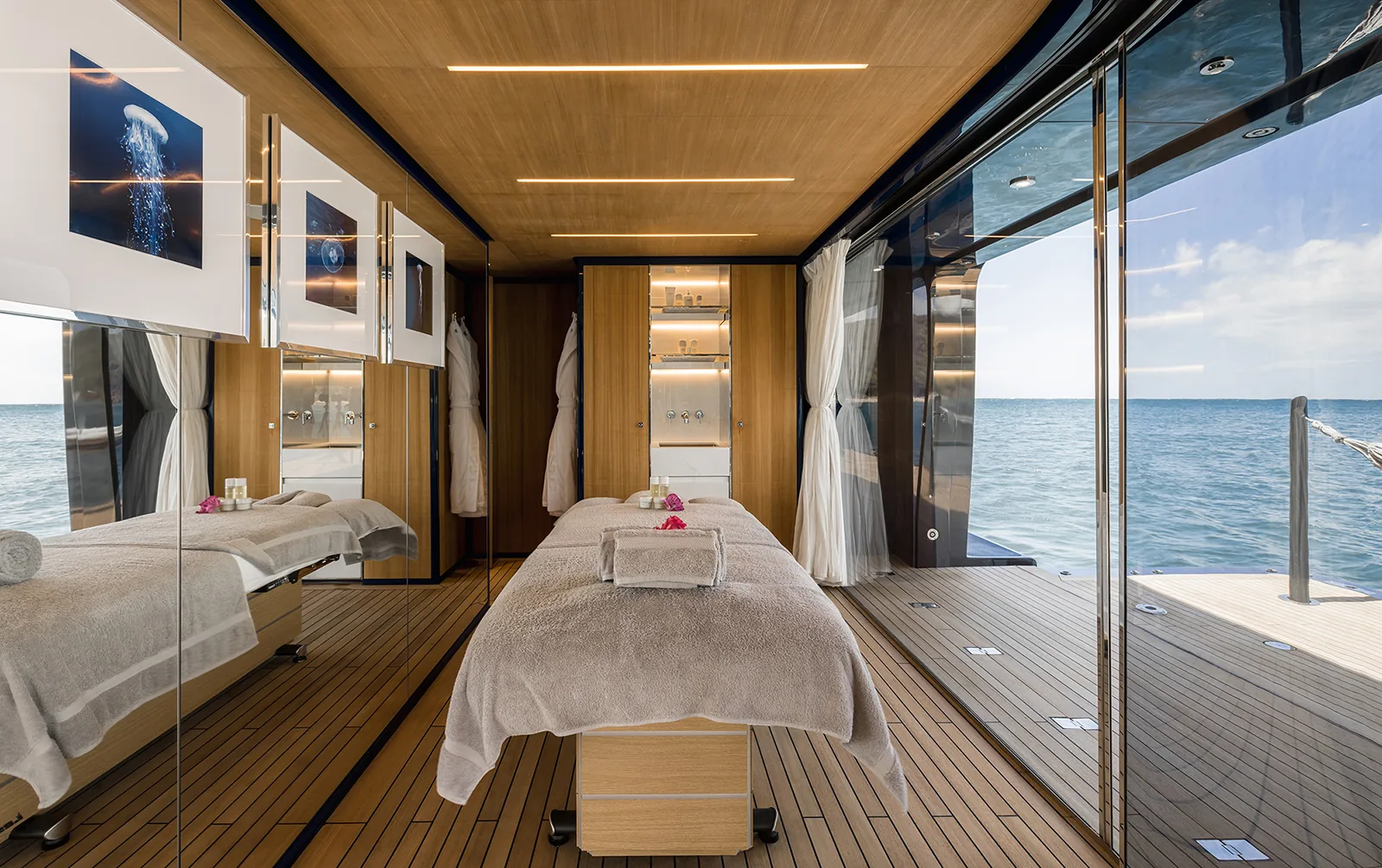 RESILIENCE - photo 13 location yacht Cannes