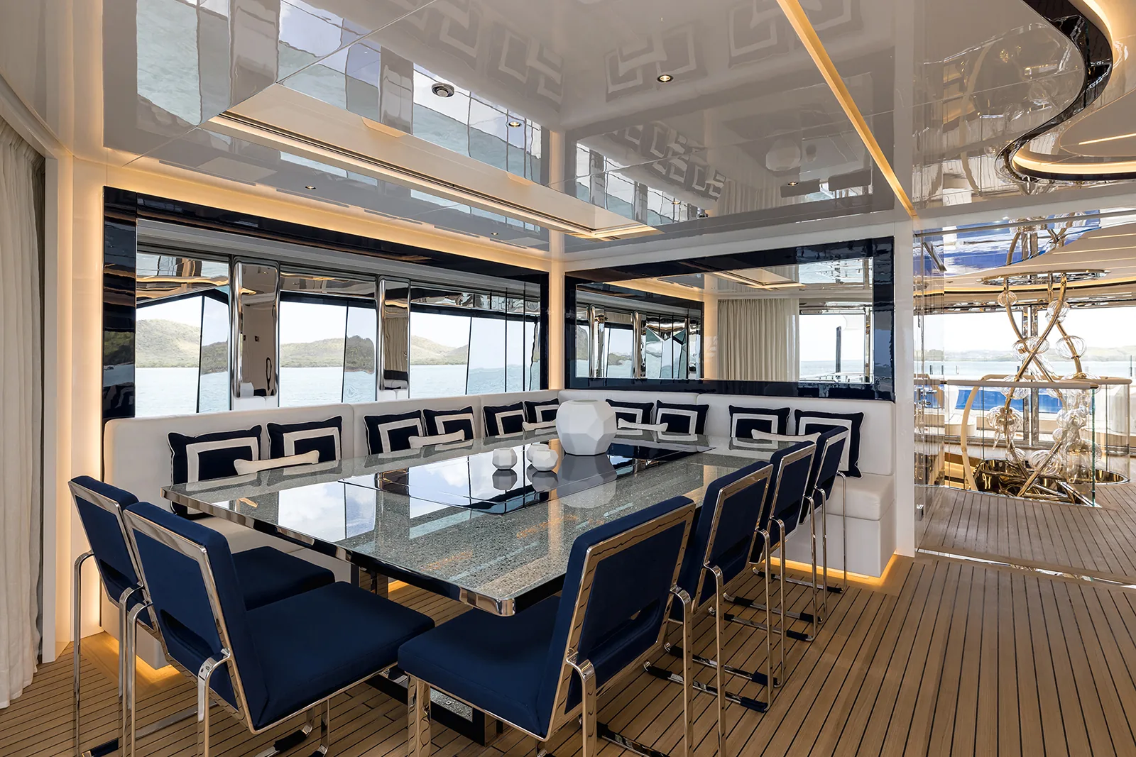 RESILIENCE - photo 18 location yacht Cannes