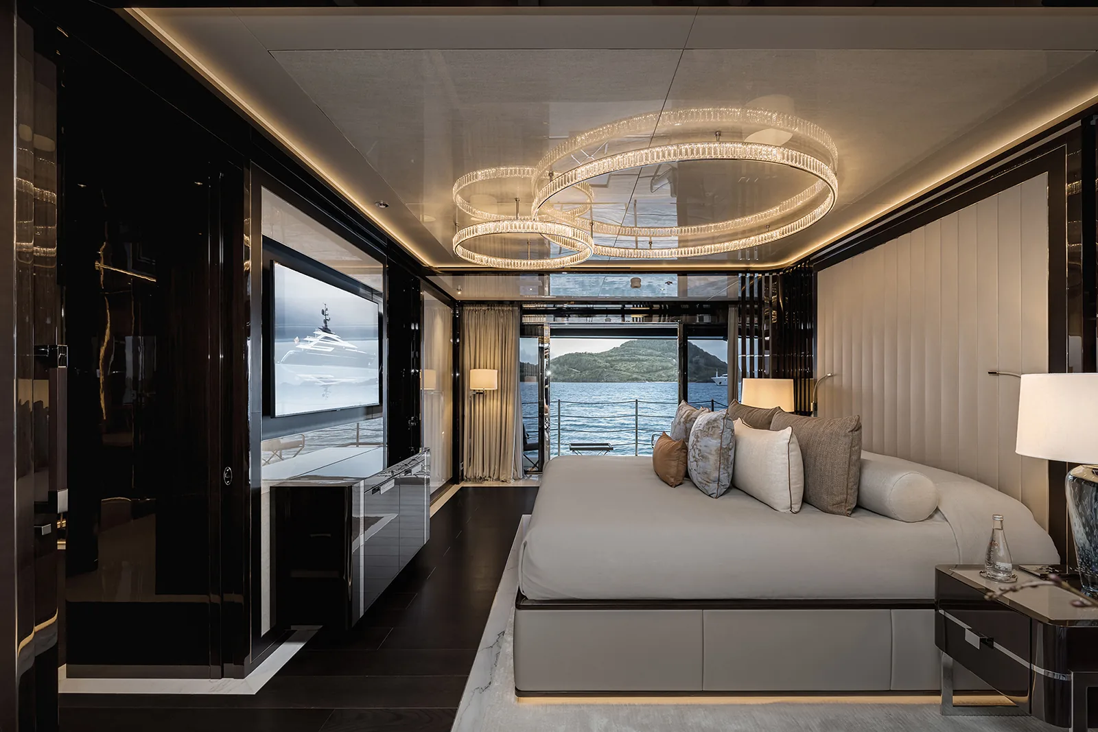 RESILIENCE - photo 25 location yacht Cannes