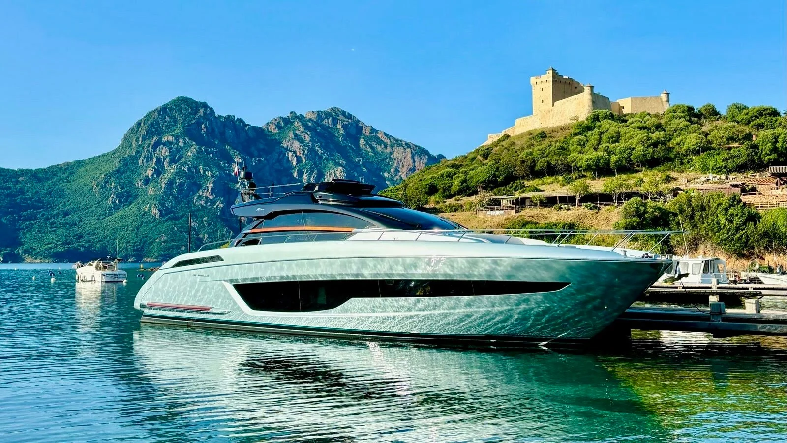 Riva 66 Ribelle, photo 2 location yacht Cannes