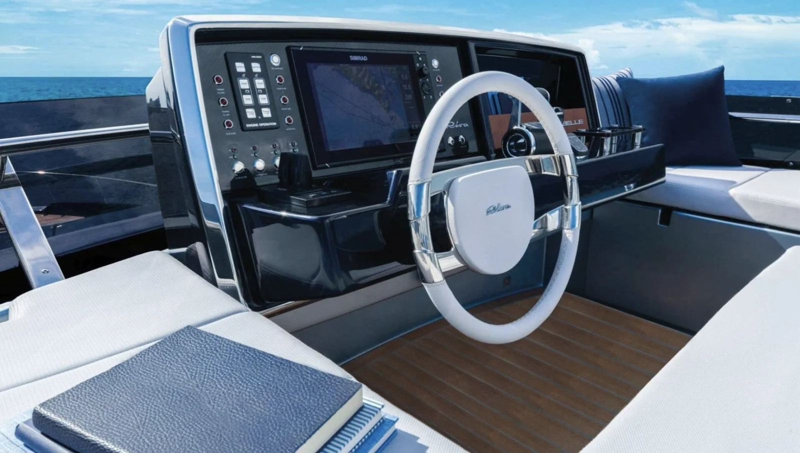 Riva 66 Ribelle, photo 16 location yacht Cannes
