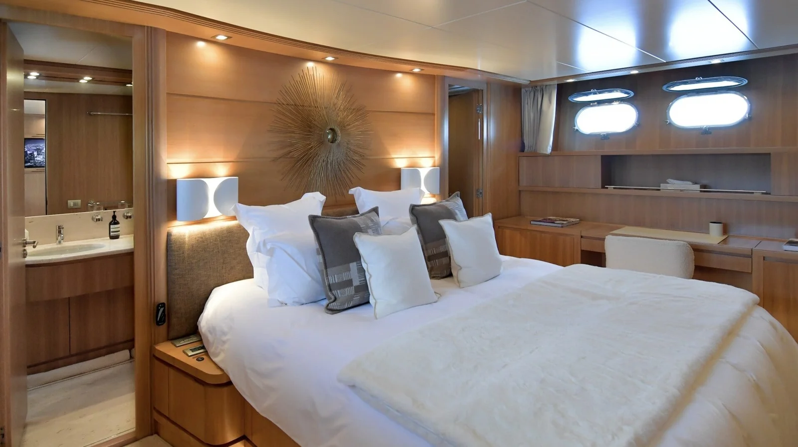 Sanlorenzo SL88, photo 21 location yacht Cannes